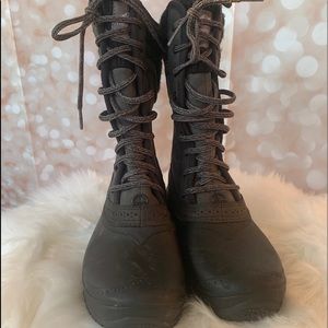 The North Face “Shellista III Mid